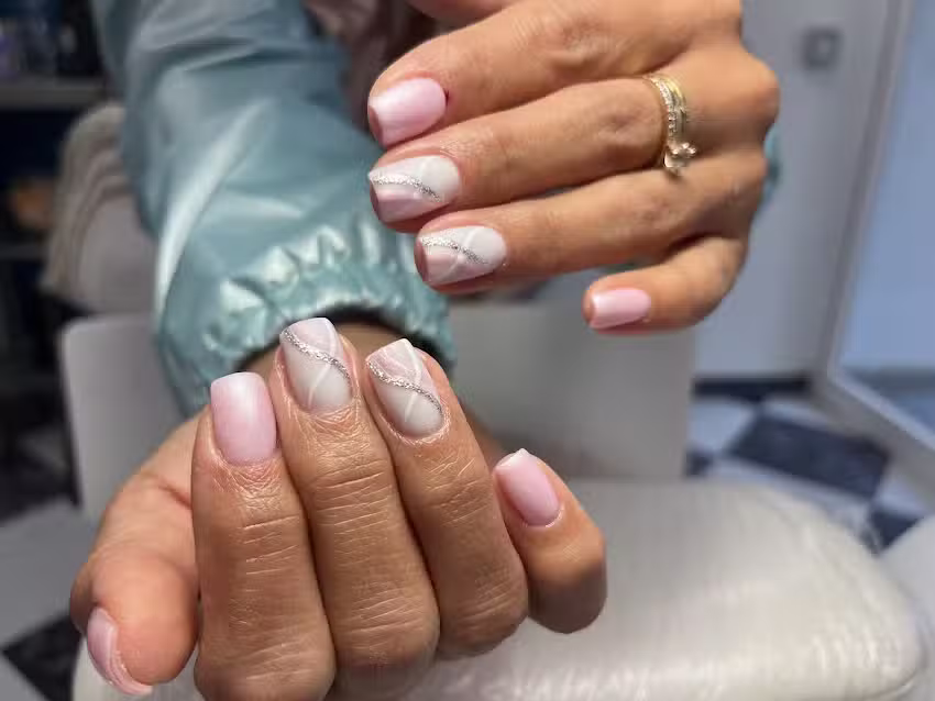 11 Beauty Salon