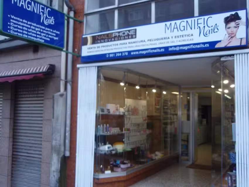 Academia de U&ntilde;as &laquo;Magnific Nails&raquo;
