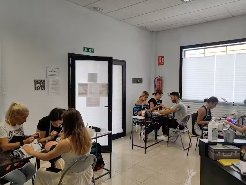 Academia est&eacute;tica medicina est&eacute;tica STUDIO BEAUTY cursos u&ntilde;as, maquillaje,pesta&ntilde;as,cejas.