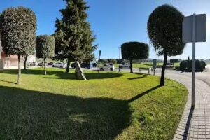 Ali Correia nails designer