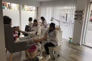 ANNA HERNANDEZ &ndash; BEAUTY SALON