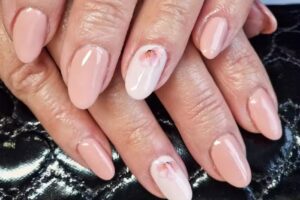 Auśra Nails
