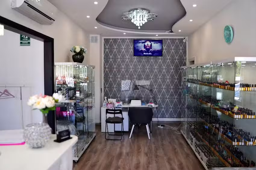 Beauty Academy Elly