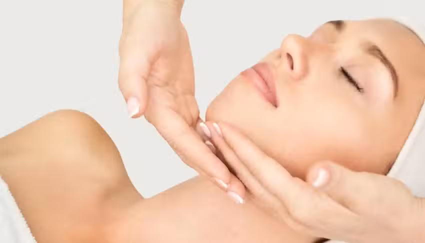 Beauty Room by Glorya Farr &ndash; Centro de Est&eacute;tica &ndash; Skincare & Massage