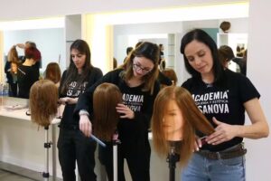 C&C ACADEMIA CASANOVA (BELLATERRA). Academia de Peluquer&iacute;a, Barber&iacute;a y Est&eacute;tica.