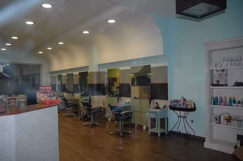 Centro de Peluquer&iacute;a y Est&eacute;tica Unisex Brotes..