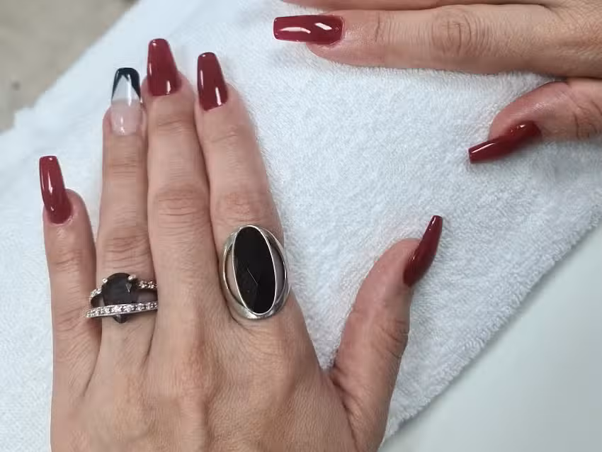 Centro de u&ntilde;as, est&eacute;tica & peluquer&iacute;a Zeila