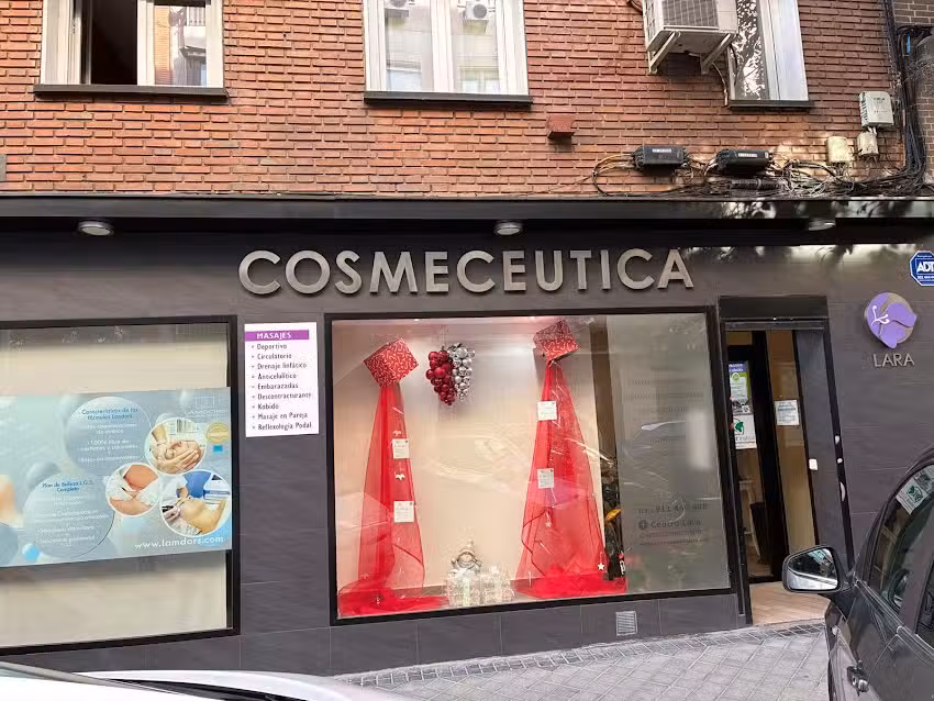 Cosmec&eacute;utica Lara