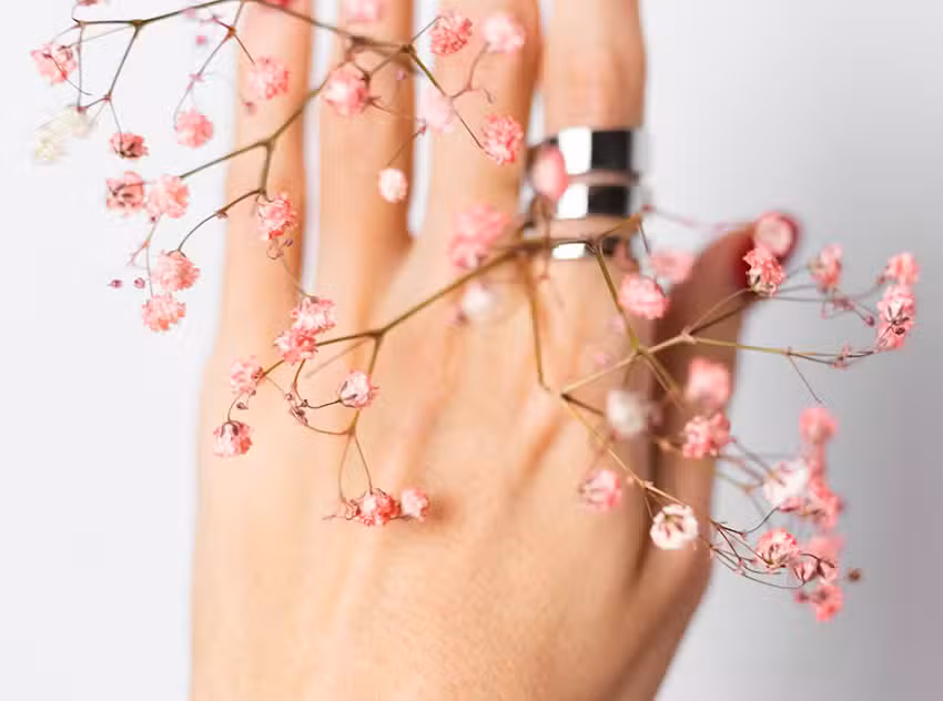 Diez U&ntilde;as & Manicura y pedicura hoy en estudio privado