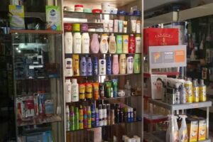 Droguer&iacute;a y Cosm&eacute;tica Peral