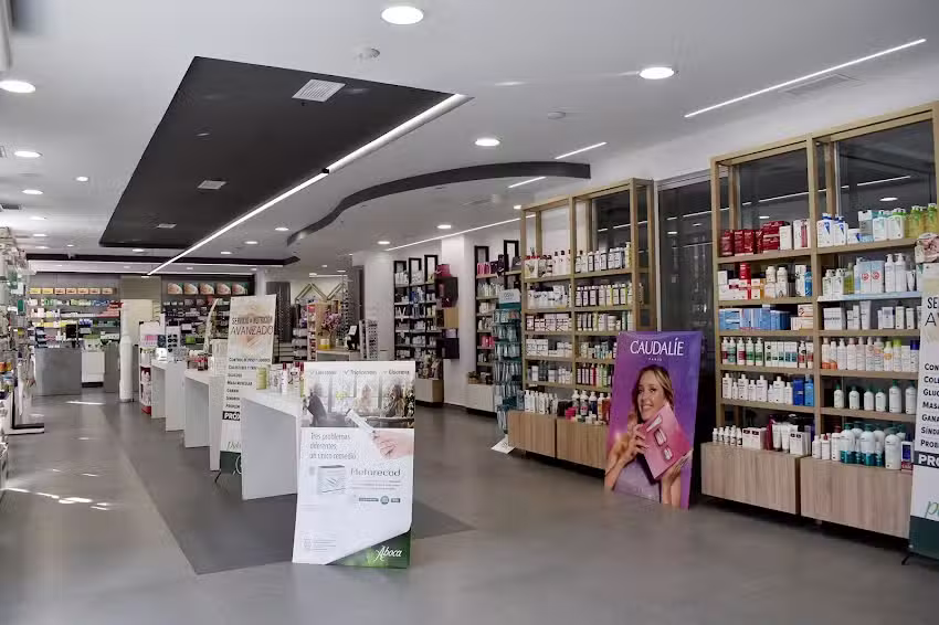 Farmacia Salvador &ndash; Trobajo del Camino