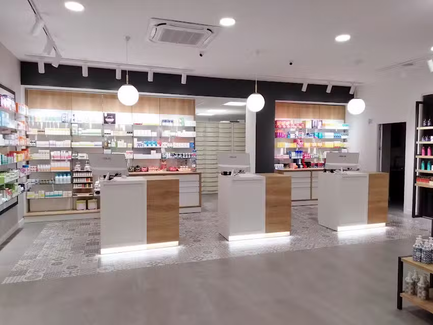 Farmacia Socu&eacute;llamos. Ldo Francisco Izquierdo Barba