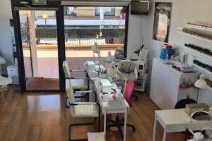 Hay Mirame las U&ntilde;as