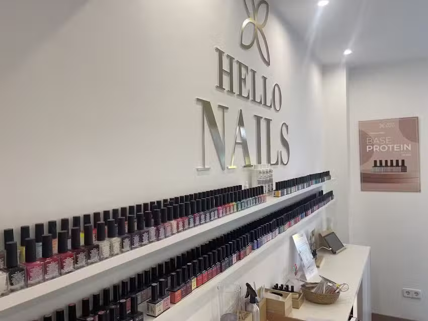 Hello Nails