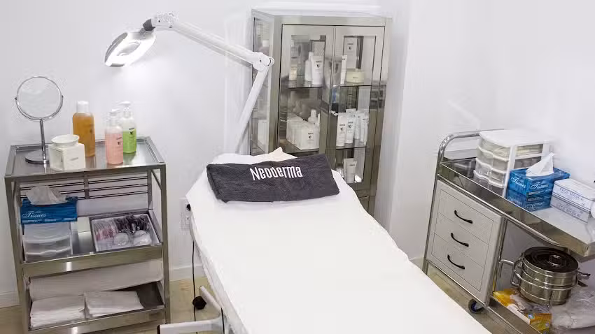 INSTITUTO CL&Iacute;NICO CAPILAR Y EST&Eacute;TICO TRICOLASER