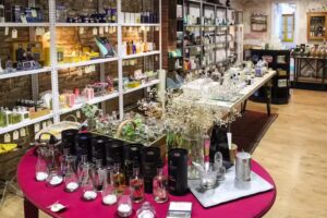 isidro. cosmetic shop