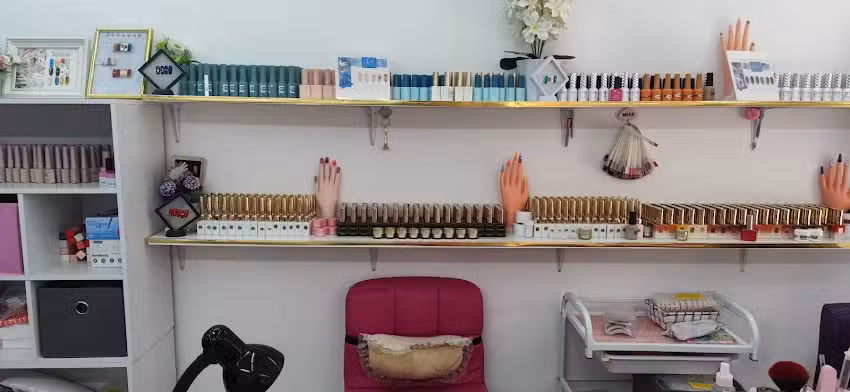 J & M nails & beauty salon