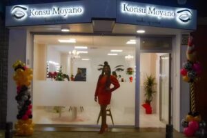 Konsu Moyano Beauty Artist maquilladora profesional y belleza integral