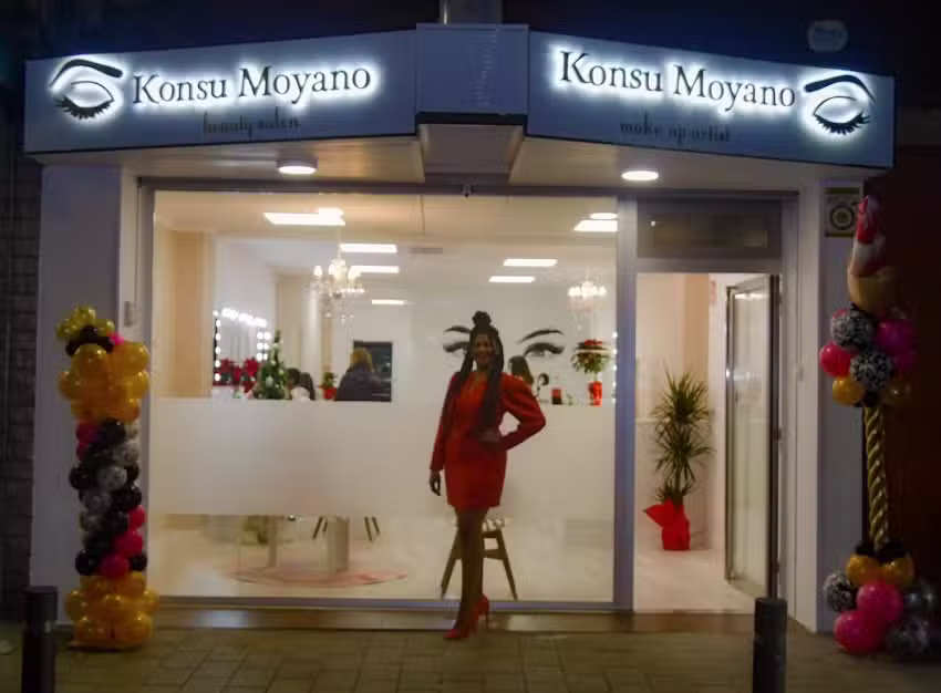 Konsu Moyano Beauty Artist maquilladora profesional y belleza integral