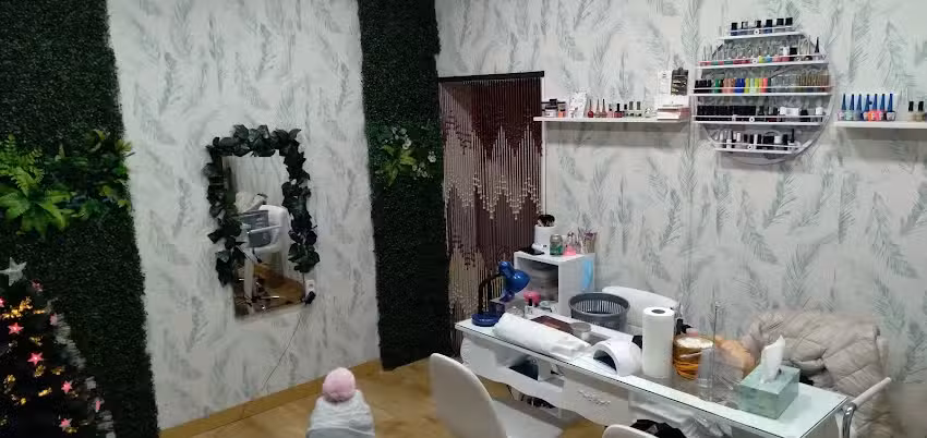 Las u&ntilde;as de Perla