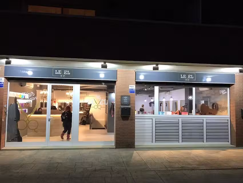 Level Up Hair sal&oacute;n