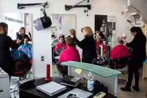 Magdalena M&aacute;rquez Peluquer&iacute;a, Est&eacute;tica y Escuela