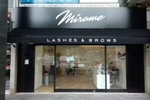 Mírame – Extensiones de Pestañas y Diseño de Cejas