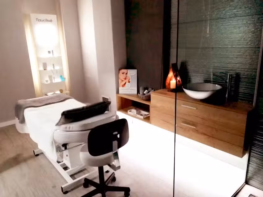 Monica Falla Beauty Center