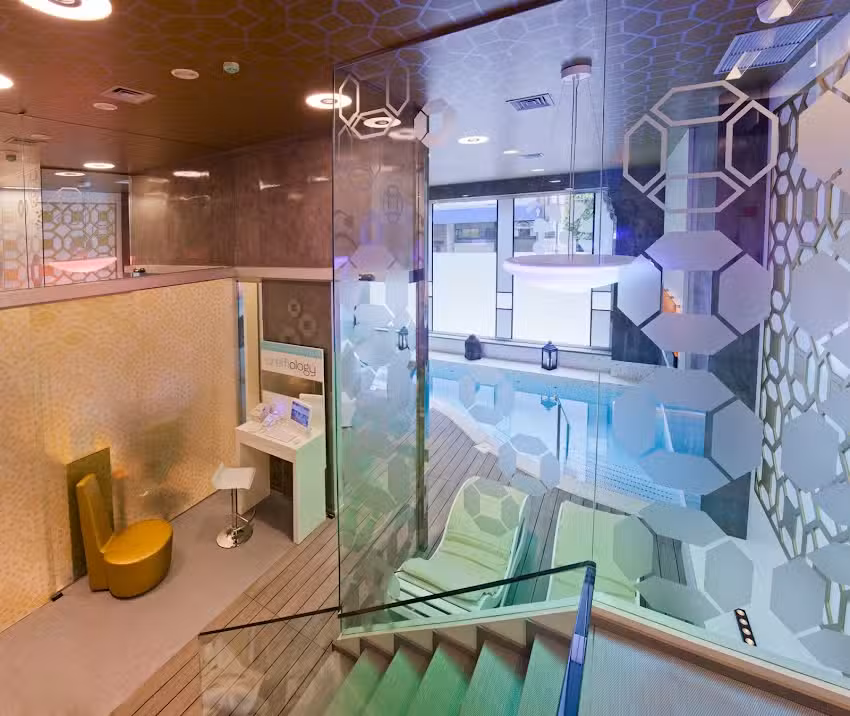 MUNIA TOTAL BEAUTY CENTER