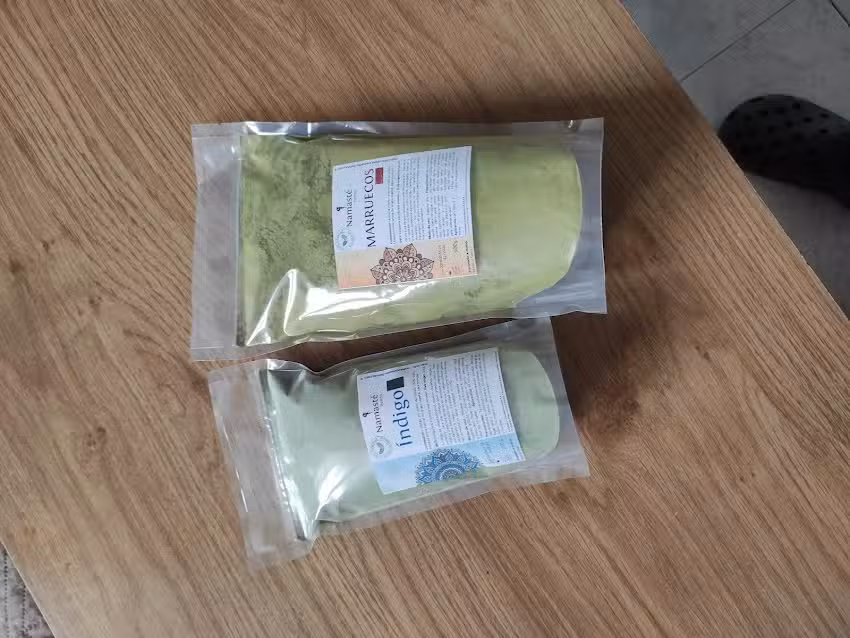 NAMAST&Eacute;-HENNA