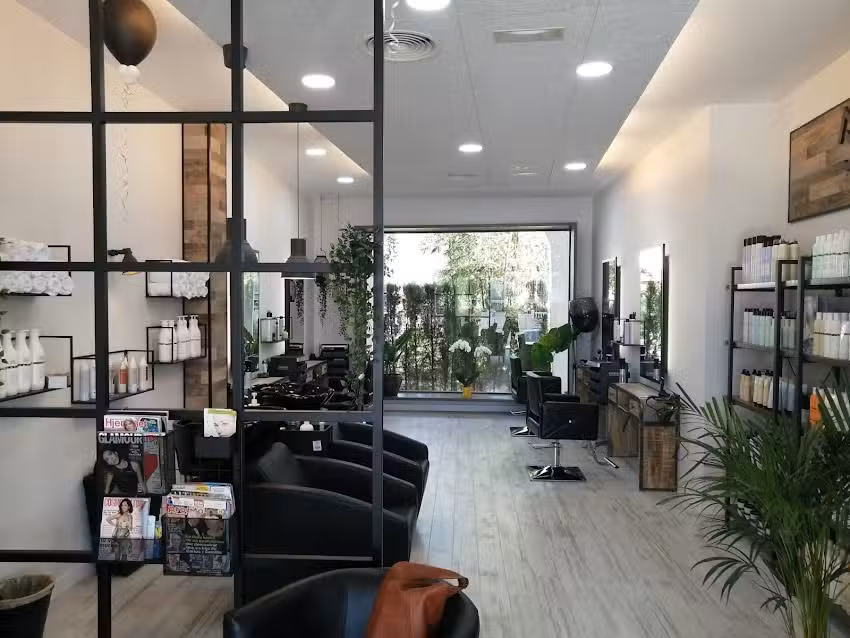 PELUQUERIA Y ESTETICA MAVI JJ