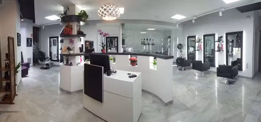 Peluquer&iacute;a y est&eacute;tica Nadia
