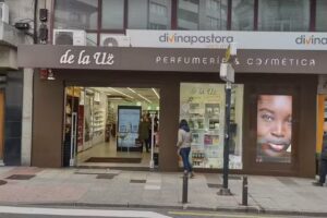 Perfumerías de la Uz – C. Melquiades Álvarez, Oviedo –