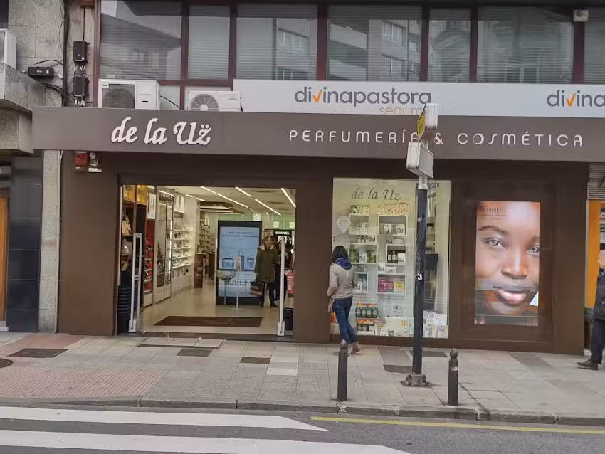 Perfumer&iacute;as de la Uz &ndash; C. Melquiades &Aacute;lvarez, Oviedo &ndash;