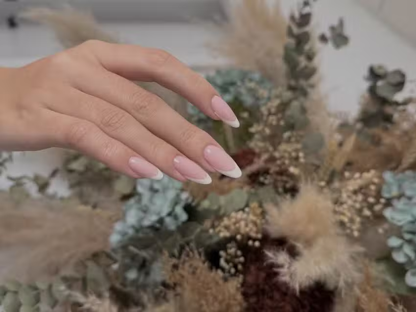 PILAR ESCOBAR NAILS & MAKE UP STUDIO