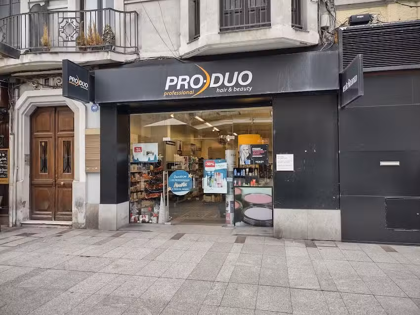 Pluricosm&eacute;tica &ndash; Leon