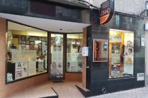 Sal&oacute;n De peluquer&iacute;a Y belleza &Eacute;BANO