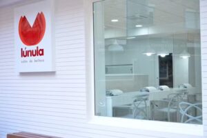 Sal&oacute;n de u&ntilde;as L&uacute;nula plaza Santa B&aacute;rbara