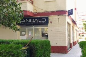 S&aacute;ndalo Espacio De Belleza Unisex