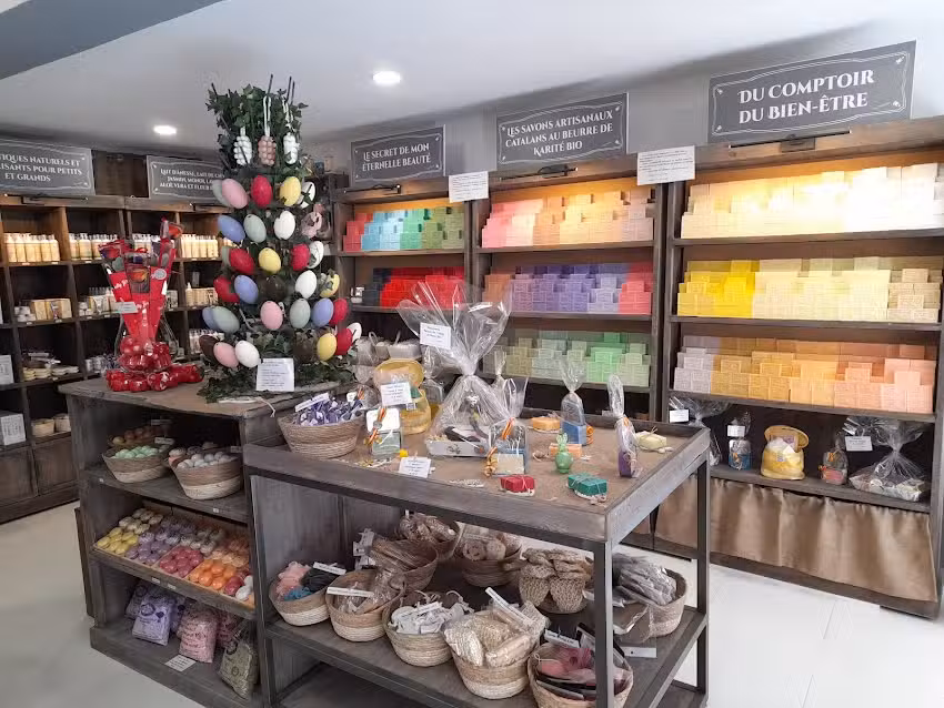 Savonnerie Artisanale Roses : &laquo;le comptoir du bien-&ecirc;tre&raquo;
