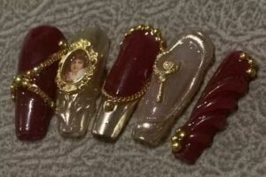 SRA&acute;S PRESS ON NAILS