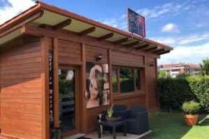 The Valmi&acute;s Nails