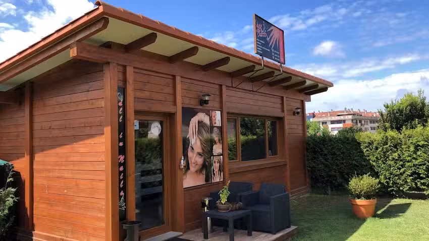 The Valmi&acute;s Nails