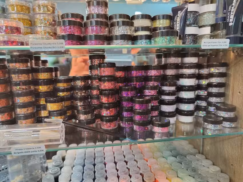 Tienda, Estudio y Academia de Body Painting y Maquillaje Profesional Leo Altamirano