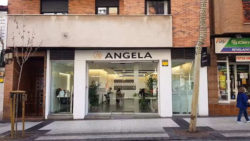 U&ntilde;as Angela
