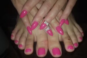 U&ntilde;as de Porcelana Oana Neacsu