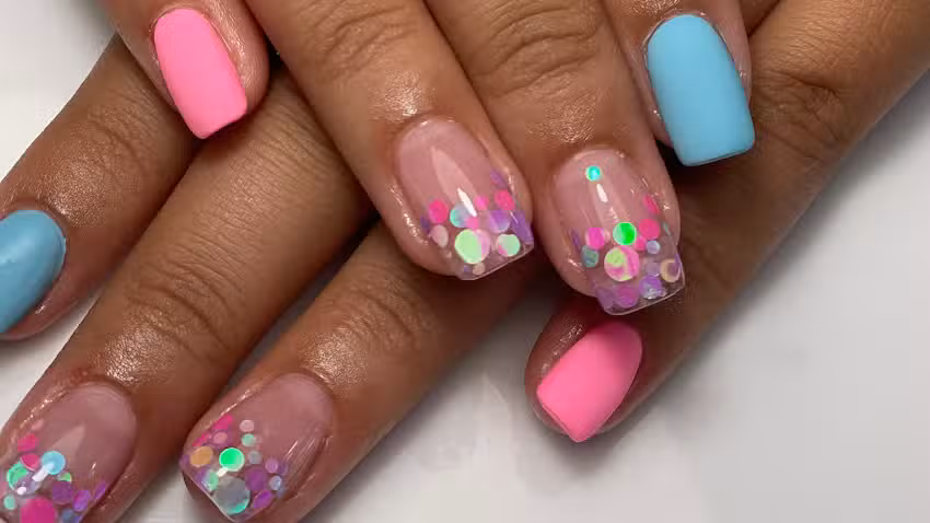 U&ntilde;as &ndash; Ungles & Nails