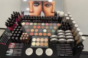 Vegas Cosmetics by Reinv&eacute;ntate