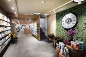 Vi&ntilde;amata Pharma & Elan Vital Beauty